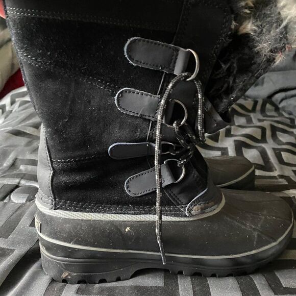 KHOMBU Black boot with faux fur to keep you feet warm for those cold days - Picture 4 of 12